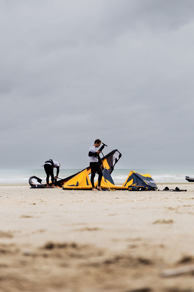Riders preparing their kites on the beach at the Offshore Downwind