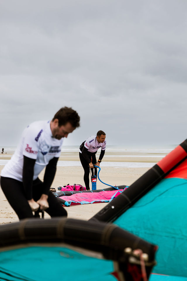 Riders getting ready at the Offshore Downwind start beach